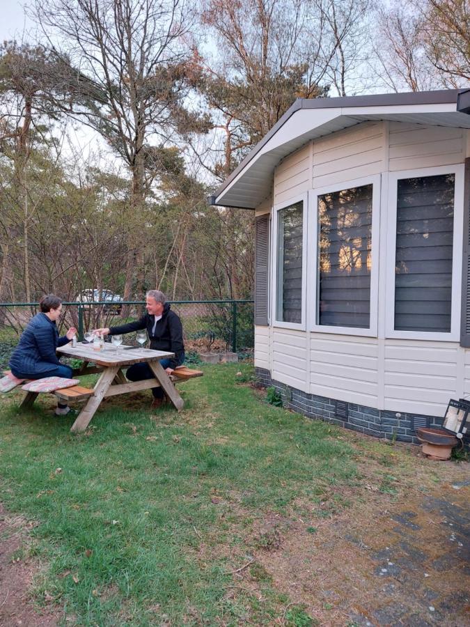 Ruim En Gezellig Chalet Voor 2 Personen Op De Veluwe Recreatiepark De Oude Driest Пюттен Экстерьер фото